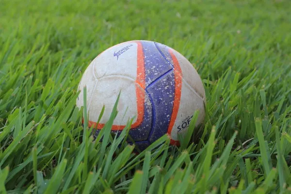 Fußball auf Gras